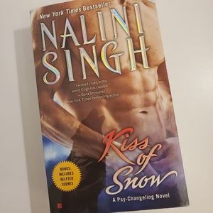 Nalini Singh: "Kiss Of Snow" Book